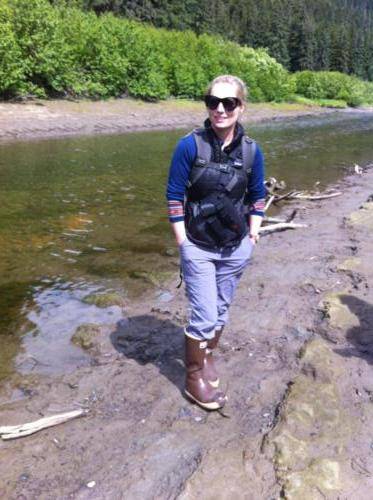 Holli in standard AK attire (inc 10mm)